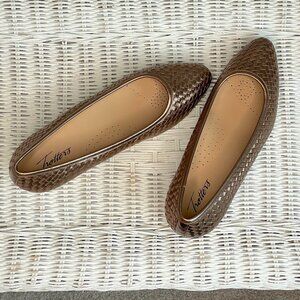 Trotters Jade Bronze Woven Pump Cushioned Leather 8.5W NWT